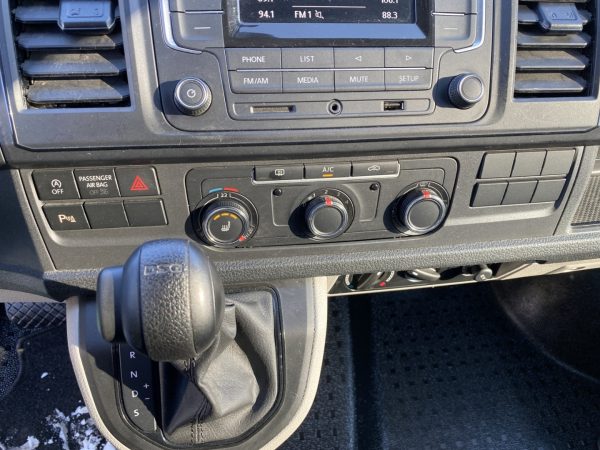 VW T6 Kombi 2.0 TDI, Klima, 2x Schiebetür, Sitzheizung, PDC, candy-weiß – Bild 8