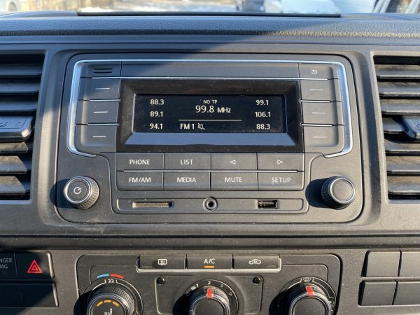 VW T6 Kombi 2.0 TDI, Klima, 2x Schiebetür, Sitzheizung, PDC, candy-weiß – Bild 11