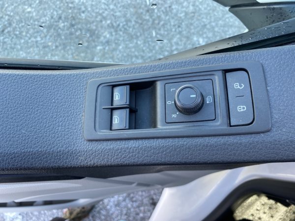 VW T6 Kombi 2.0 TDI, Klima, 2x Schiebetür, Sitzheizung, PDC, candy-weiß – Bild 16