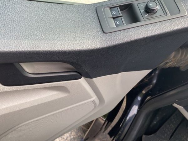 VW T6 Kombi Klima, PDC, 2x Schiebetür, Glasdach, deep black perleffekt (schwarz) – Bild 11