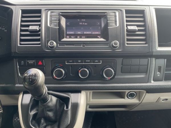 VW T6 Kombi Klima, PDC, 2x Schiebetür, Glasdach, deep black perleffekt (schwarz) – Bild 15