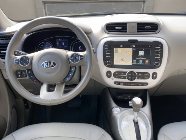 Kia Soul EV, (abr) cassisschwarz (dach:rot) – Bild 13