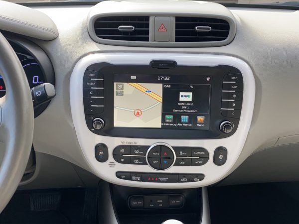 Kia Soul EV, (abr) cassisschwarz (dach:rot) – Bild 15