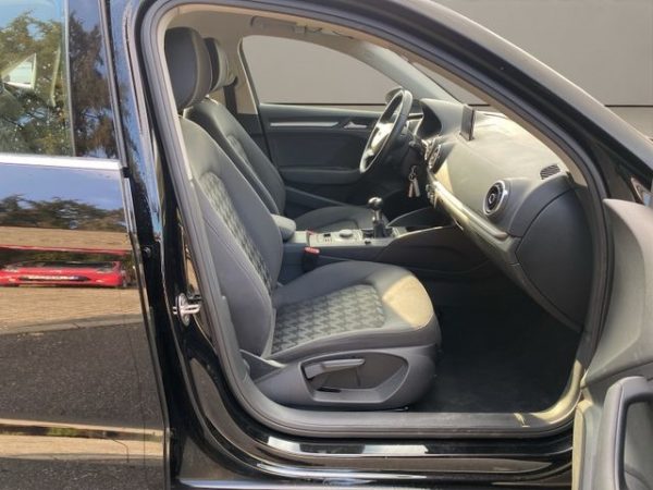 Audi A3 Xenon, Klimaautomatik, Parksensoren, brillantschwarz – Bild 16