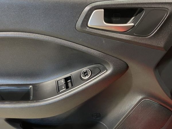 Hyundai i20 Select, Klimaanlage, Multifunktion, wenig KM, tomato red / sol (rot) – Bild 11