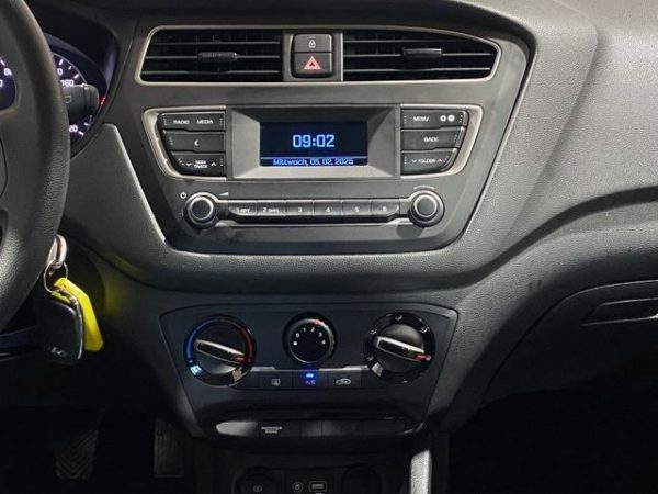 Hyundai i20 Select, Klimaanlage, Multifunktion, wenig KM, tomato red / sol (rot) – Bild 15