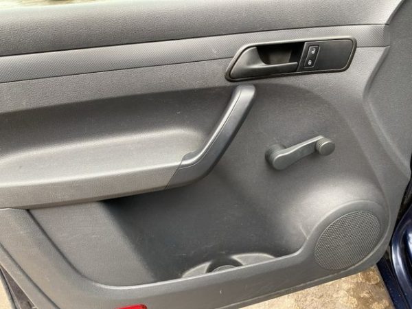 VW Caddy Klima, Parksensoren, Anhängerkupplung, night blue metallic (blau) – Bild 10