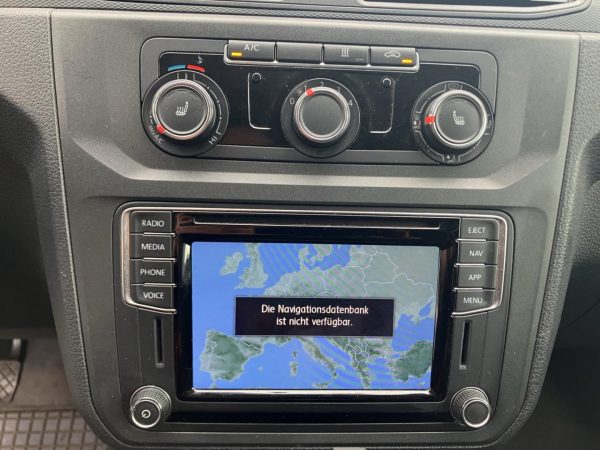VW Caddy Maxi, Klima, AHK, Tempomat, PDC, Regalsystem, candy-weiß – Bild 13