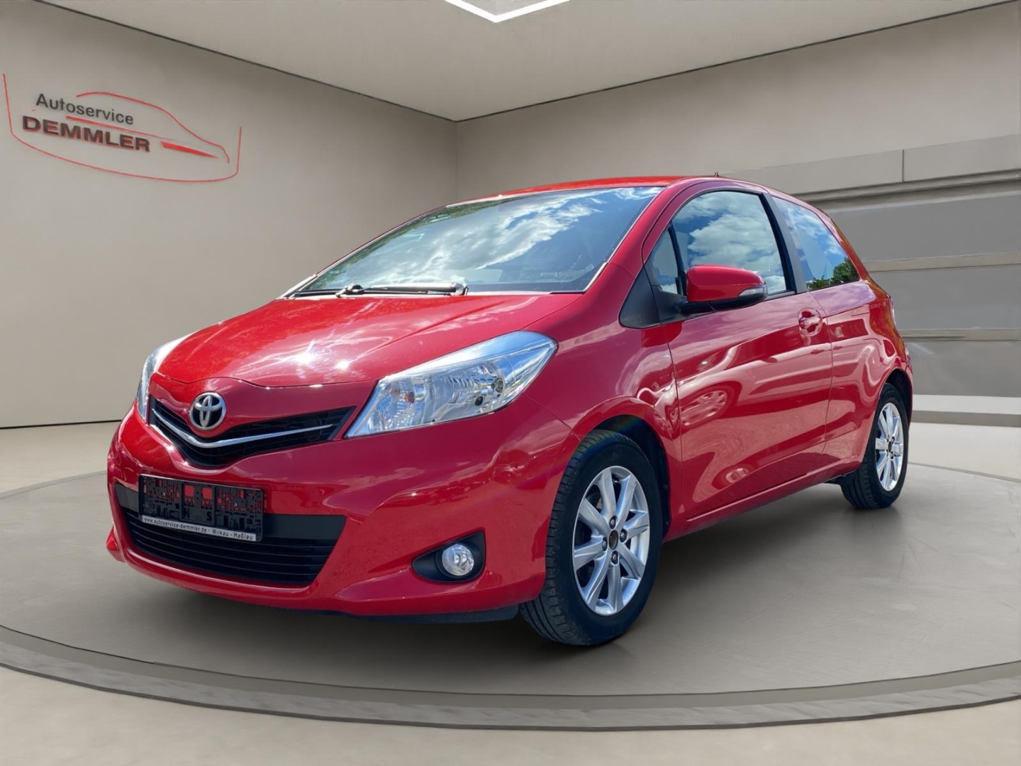 Toyota Yaris Cool 1.33, Klimaanlage, Radio/CD, Nebelscheinwerfer, super red 5 (rot)