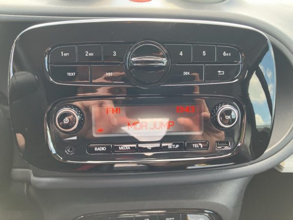 Smart fortwo coupe electric drive EQ, tridion sicherheitszelle in black (schwarz) – Bild 13