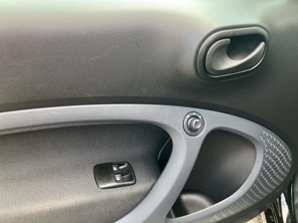 Smart fortwo coupe electric drive EQ, tridion sicherheitszelle in black (schwarz) – Bild 14