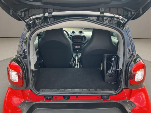 Smart fortwo coupe electric drive EQ, tridion sicherheitszelle in black (schwarz) – Bild 16