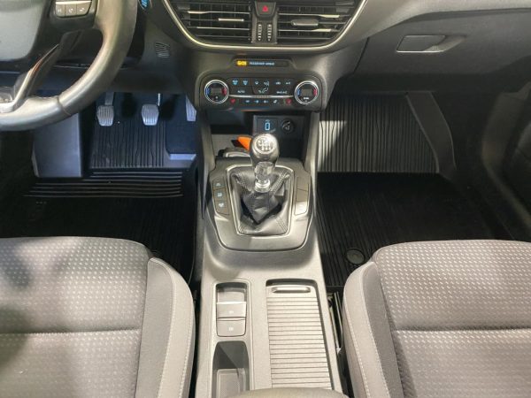 Ford Focus Cool+Connect, Climatronic, NAVI, Tempomat, Winter-P., iridium-schwarz metallic – Bild 13