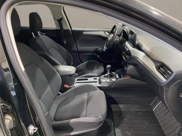Ford Focus Cool+Connect, Climatronic, NAVI, Tempomat, Winter-P., iridium-schwarz metallic – Bild 16