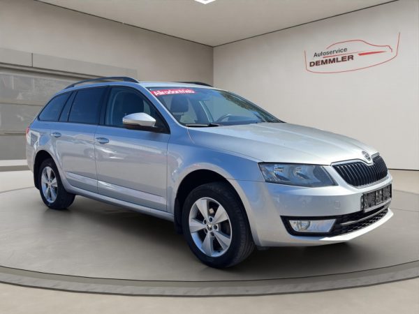 Skoda Octavia Combi 4x4,Climatronic,AHK,Tempomat,Parksensoren, brilliant-silber metallic – Bild 3