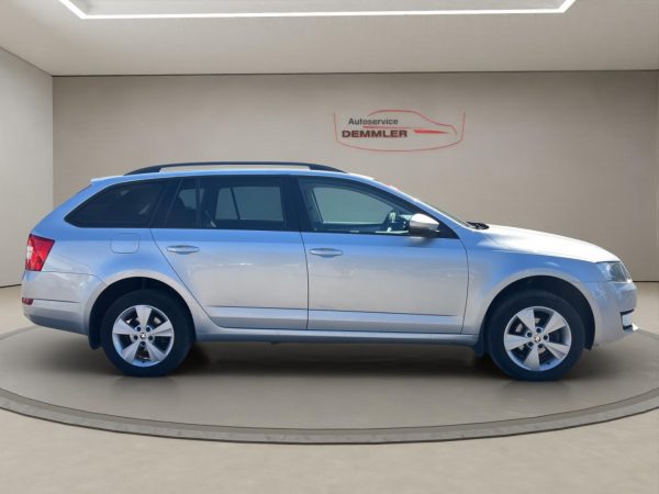 Skoda Octavia Combi 4x4,Climatronic,AHK,Tempomat,Parksensoren, brilliant-silber metallic – Bild 4