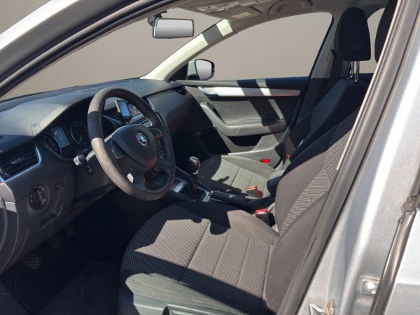 Skoda Octavia Combi 4x4,Climatronic,AHK,Tempomat,Parksensoren, brilliant-silber metallic – Bild 9
