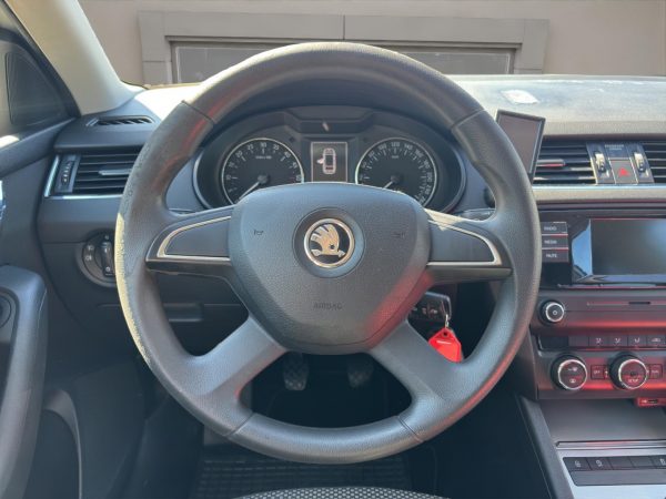 Skoda Octavia Combi 4x4,Climatronic,AHK,Tempomat,Parksensoren, brilliant-silber metallic – Bild 10