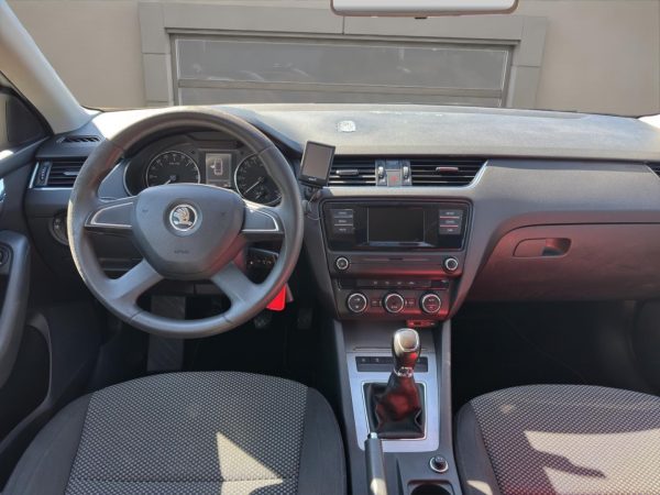 Skoda Octavia Combi 4x4,Climatronic,AHK,Tempomat,Parksensoren, brilliant-silber metallic – Bild 11