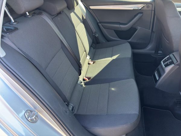 Skoda Octavia Combi 4x4,Climatronic,AHK,Tempomat,Parksensoren, brilliant-silber metallic – Bild 12