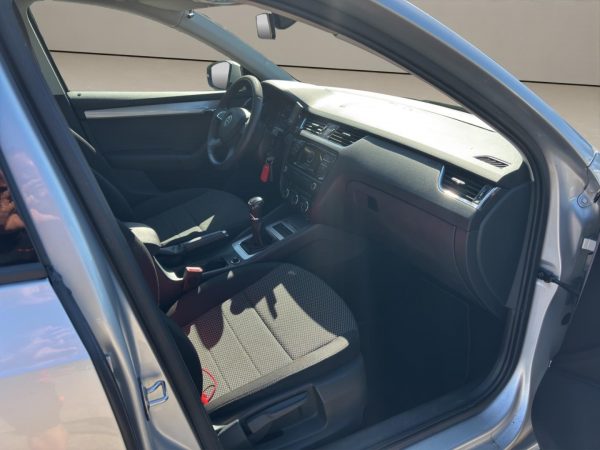 Skoda Octavia Combi 4x4,Climatronic,AHK,Tempomat,Parksensoren, brilliant-silber metallic – Bild 16