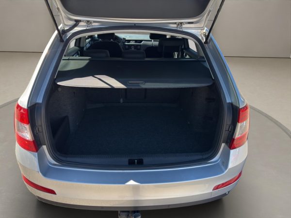 Skoda Octavia Combi 4x4,Climatronic,AHK,Tempomat,Parksensoren, brilliant-silber metallic – Bild 17