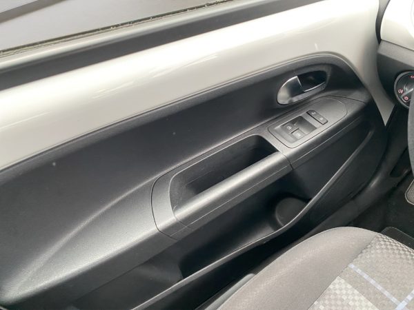 VW up! club 1.0, Klimaanlage, Navi, Radio MP3, pure white (weiss) – Bild 15