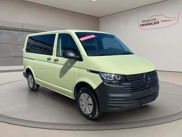 VW Transporter T6.1,2.0 TDI EU6d, 9-Sitzer, Klima, Berganfahrhilfe, gruen – Bild 3