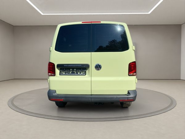 VW Transporter T6.1,2.0 TDI EU6d, 9-Sitzer, Klima, Berganfahrhilfe, gruen – Bild 6
