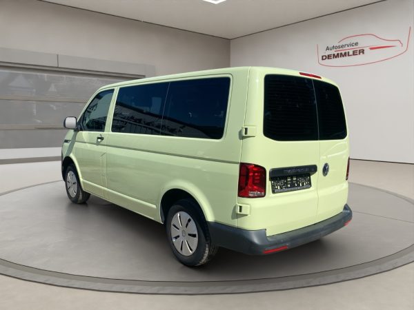 VW Transporter T6.1,2.0 TDI EU6d, 9-Sitzer, Klima, Berganfahrhilfe, gruen – Bild 7