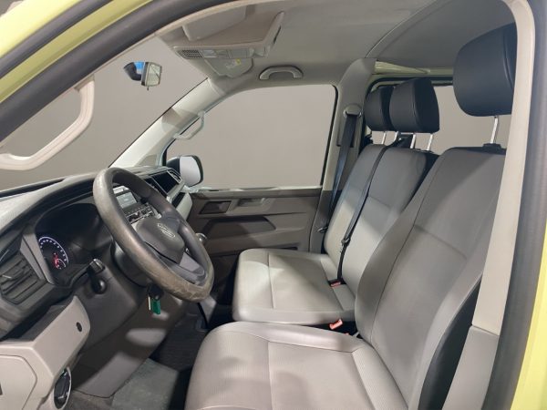 VW Transporter T6.1,2.0 TDI EU6d, 9-Sitzer, Klima, Berganfahrhilfe, gruen – Bild 9