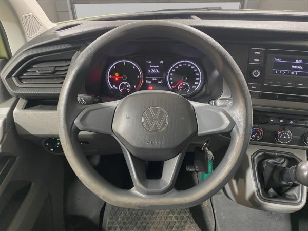VW Transporter T6.1,2.0 TDI EU6d, 9-Sitzer, Klima, Berganfahrhilfe, gruen – Bild 10