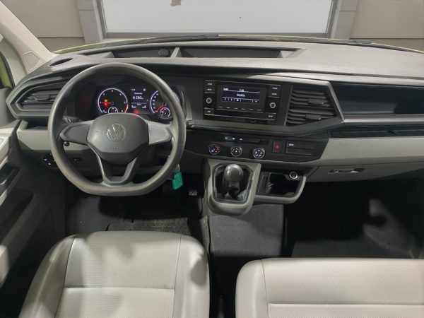 VW Transporter T6.1,2.0 TDI EU6d, 9-Sitzer, Klima, Berganfahrhilfe, gruen – Bild 11
