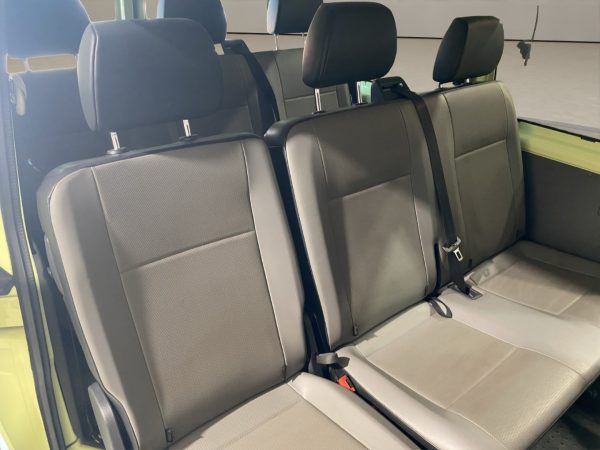 VW Transporter T6.1,2.0 TDI EU6d, 9-Sitzer, Klima, Berganfahrhilfe, gruen – Bild 12