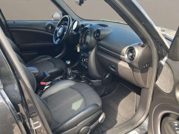 MINI Cooper SD Countryman 4x4,Navi,Xenon,Sitzheizung,Tempomat,Climatronic, absolute black metallic  (schwarz) – Bild 16