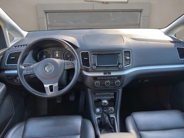 VW Sharan Highline 2.0 TDI,Pano-Dach,Navi,AHK,Winter-Paket, oryxweiß perlmutteffekt – Bild 11