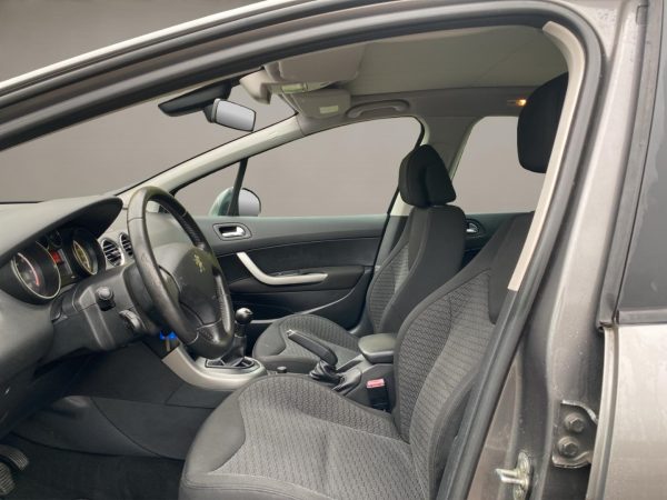 Peugeot 308 SW Sport, Panorama-Dach, Tempomat, Klima, lackierung moondust/metallic-lackierung mit schutzlack (silber) – Bild 9