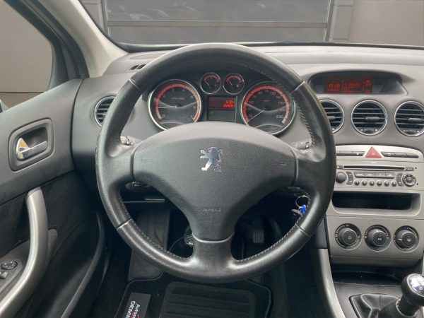 Peugeot 308 SW Sport, Panorama-Dach, Tempomat, Klima, lackierung moondust/metallic-lackierung mit schutzlack (silber) – Bild 10