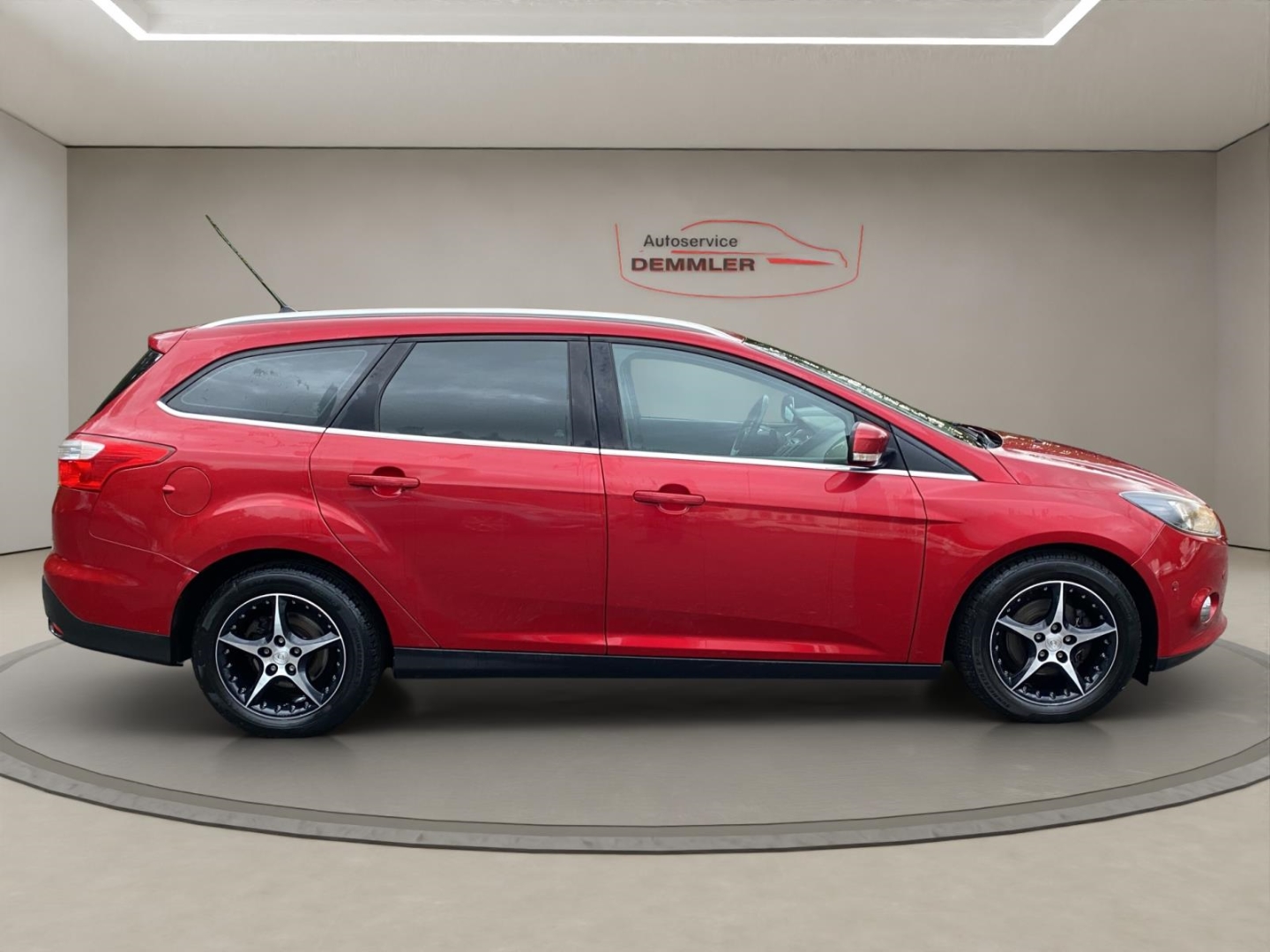 Ford Focus Champions Edition,Navi,Climatronic,Winter-P., candy-rot metallic – Bild 4