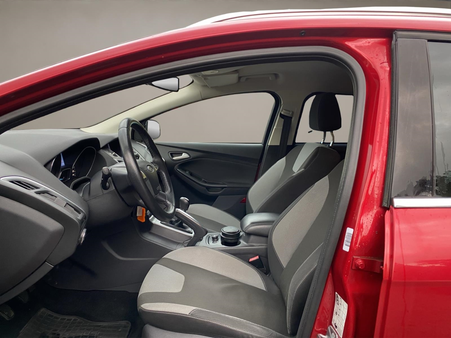 Ford Focus Champions Edition,Navi,Climatronic,Winter-P., candy-rot metallic – Bild 9