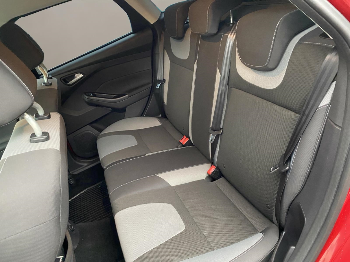 Ford Focus Champions Edition,Navi,Climatronic,Winter-P., candy-rot metallic – Bild 12