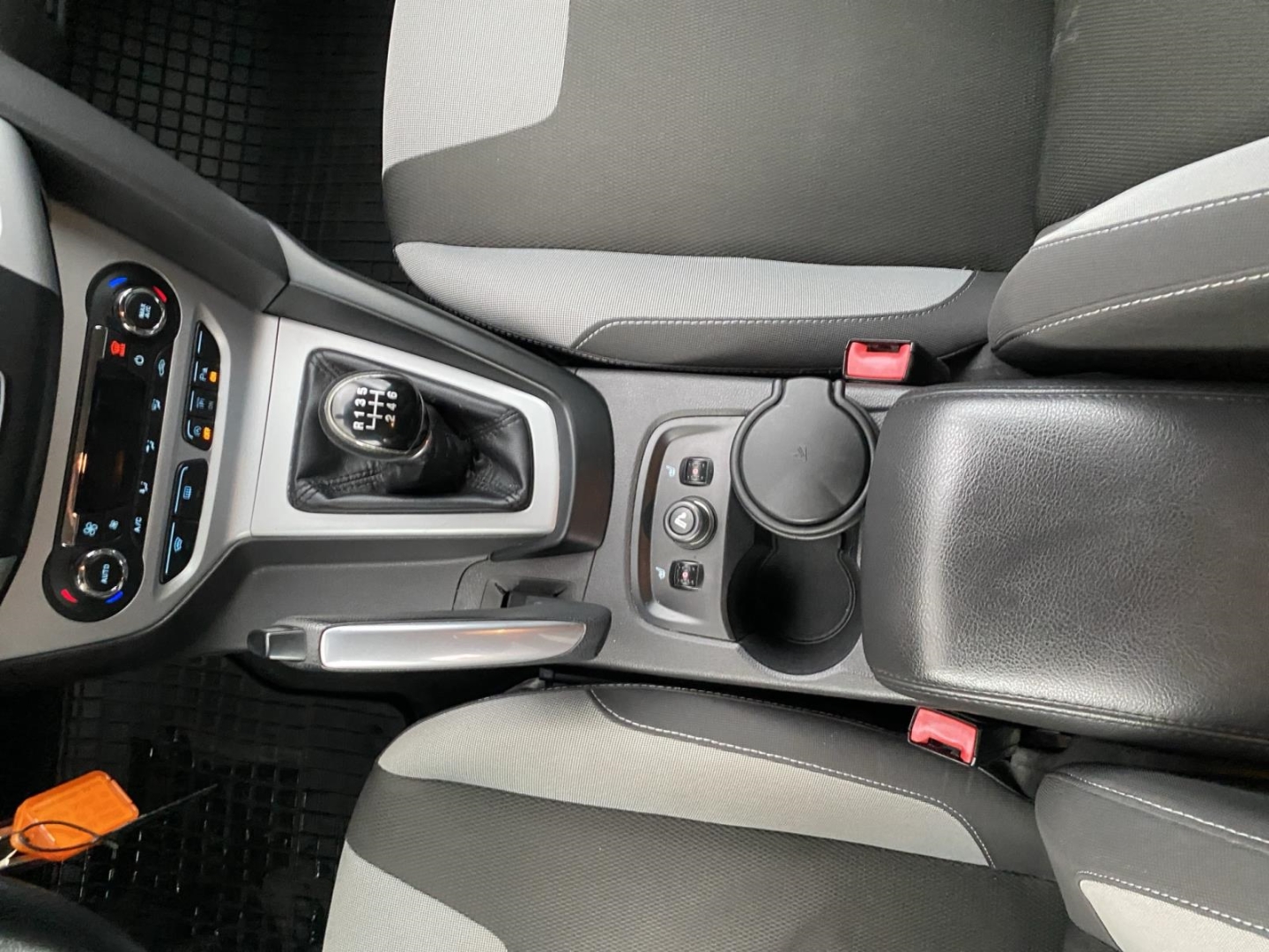 Ford Focus Champions Edition,Navi,Climatronic,Winter-P., candy-rot metallic – Bild 13