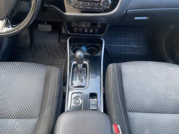 Mitsubishi Outlander Edition+ 4WD,LED,Climatronic,Tempomat,Rückfahrkamera, Sitzheizung, platinum-grau (m) – Bild 13