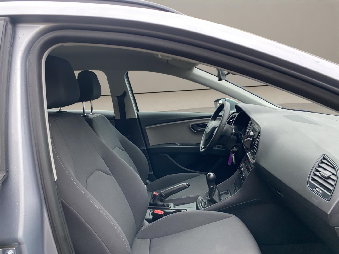 Seat Leon ST, Klimaautomatik, Tempomat, Sitzheizung, PDC, urban silber – Bild 16