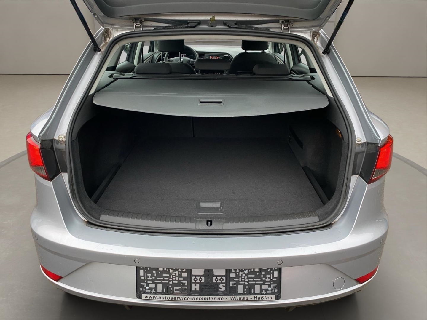 Seat Leon ST, Klimaautomatik, Tempomat, Sitzheizung, PDC, urban silber – Bild 17