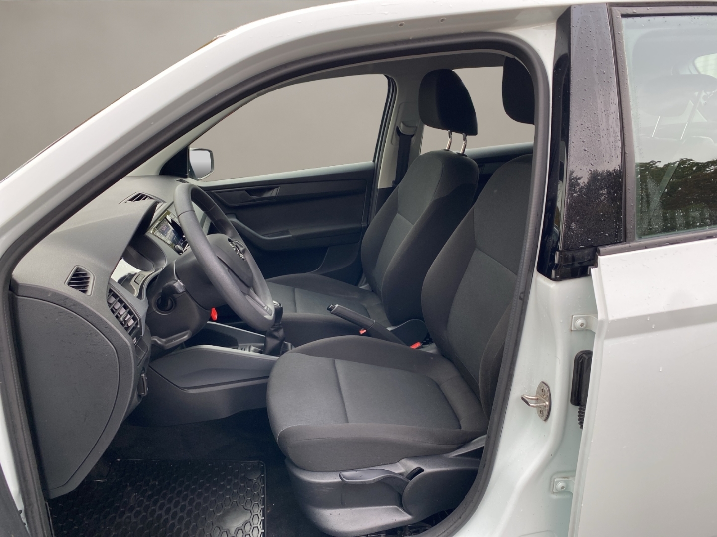 Skoda Fabia Cool Plus, Klimaanlage, Sitzheizung, laser-weiss – Bild 9