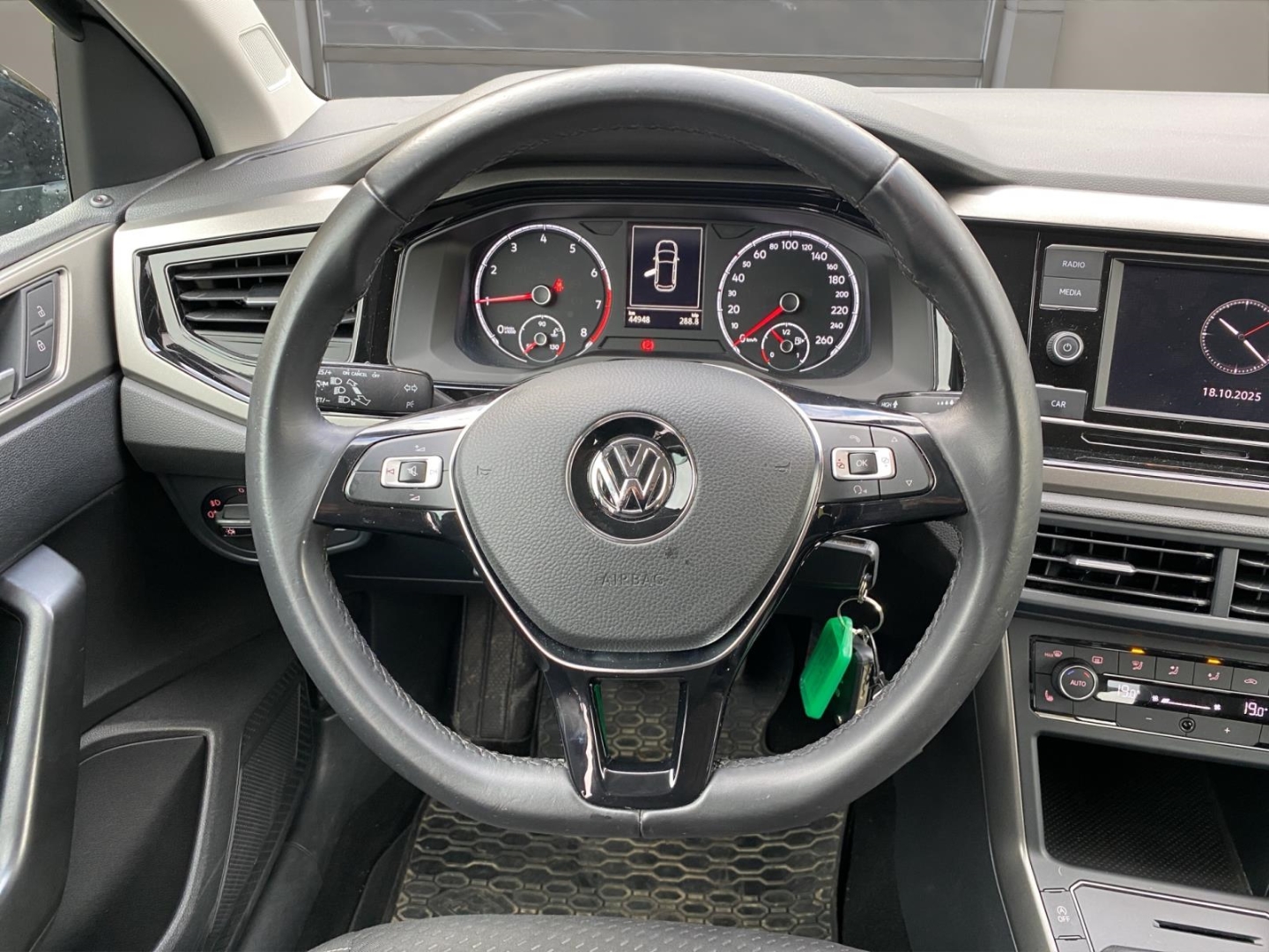 VW Polo VI Comfortline, Climatronic,Sitzheizung,Parksensoren, deep black perleffekt (schwarz) – Bild 10