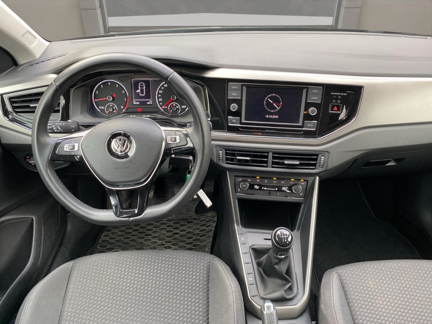 VW Polo VI Comfortline, Climatronic,Sitzheizung,Parksensoren, deep black perleffekt (schwarz) – Bild 11