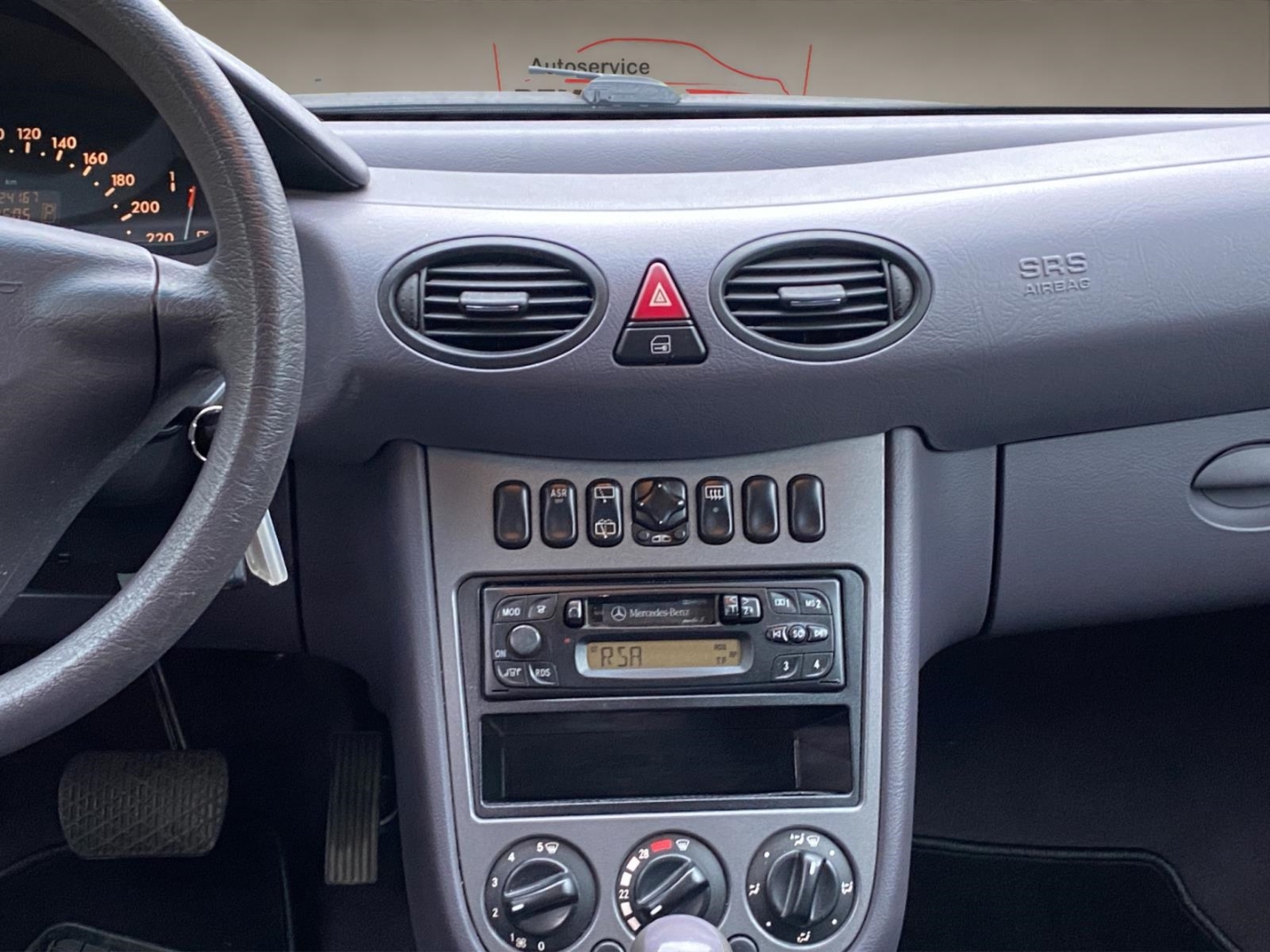 Mercedes-Benz A 160 A-Klasse, Klimaanlage, polarsilber - metalliclack – Bild 14