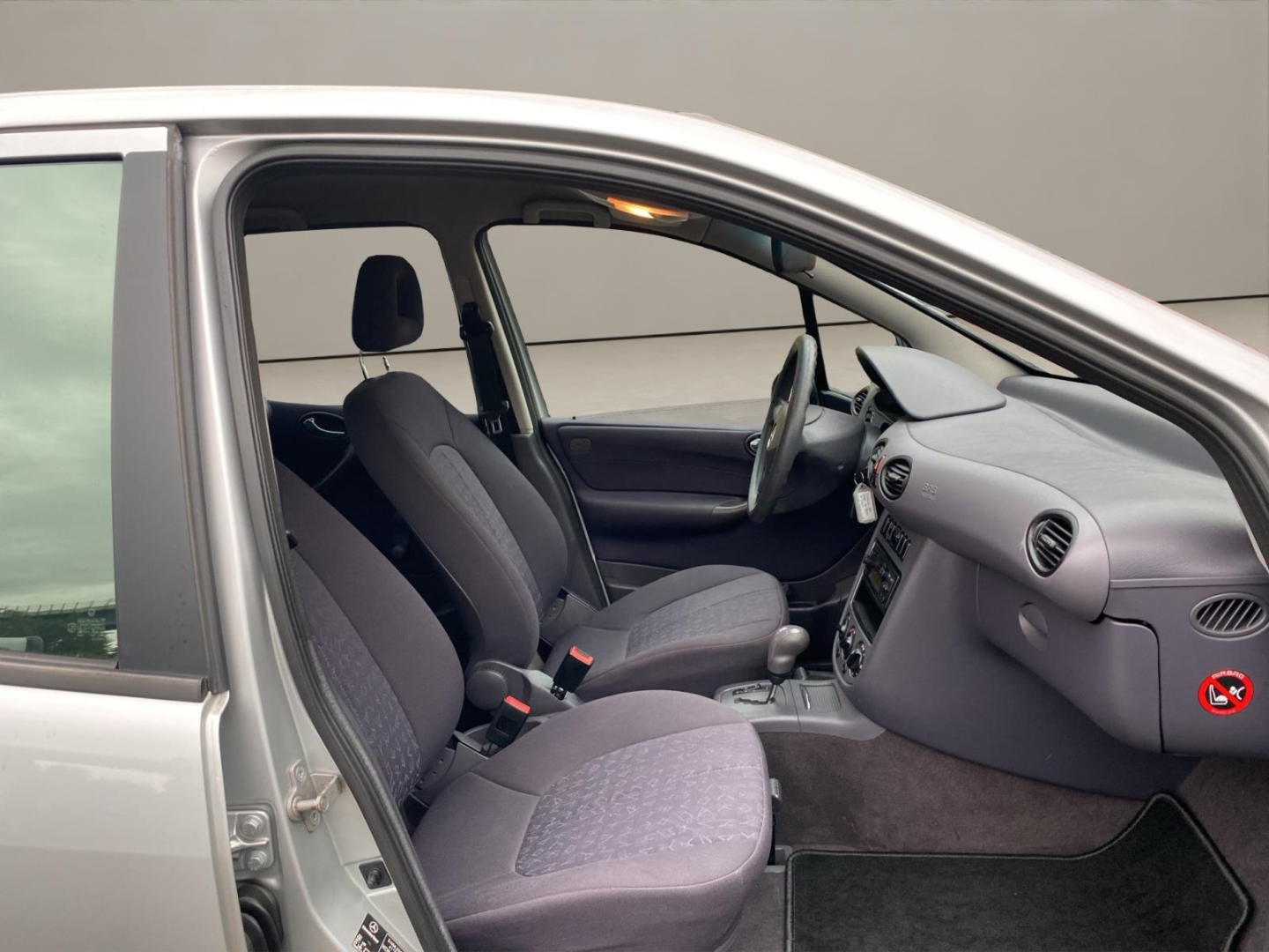 Mercedes-Benz A 160 A-Klasse, Klimaanlage, polarsilber - metalliclack – Bild 16